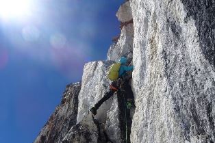 PROYECCIÓN DE LA EXPEDICIÓN AL DORJE LAKPA, CON IKER MADOZ CAMPISTEGUI